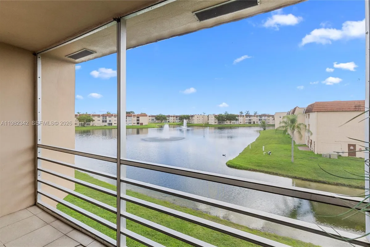8950 Sunrise Lakes Blvd # 309, Sunrise FL 33322