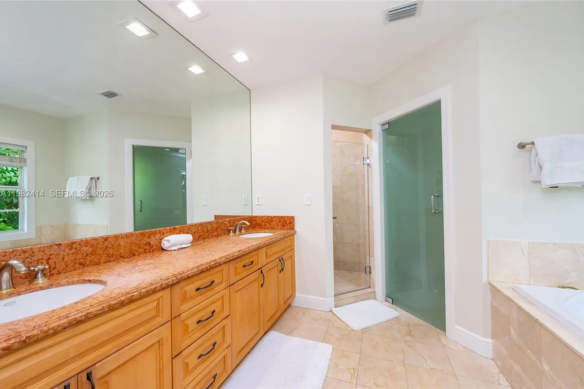 760 Glenridge Rd, Key Biscayne FL 33149