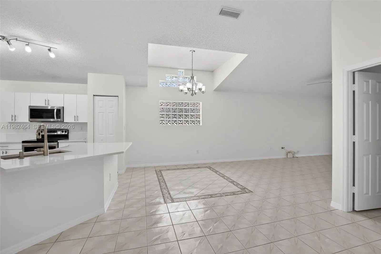 1281 NW 170th Ave, Pembroke Pines FL 33028