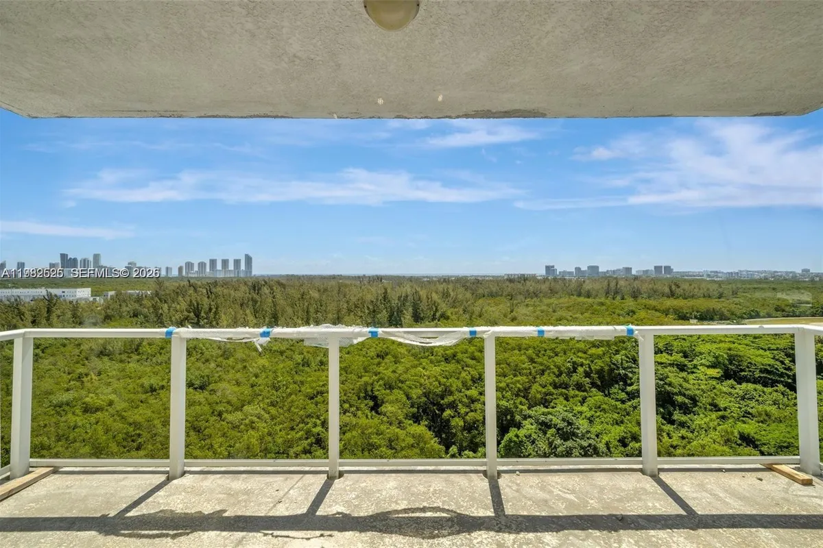 14951 Royal Oaks Ln # 1409, North Miami FL 33181