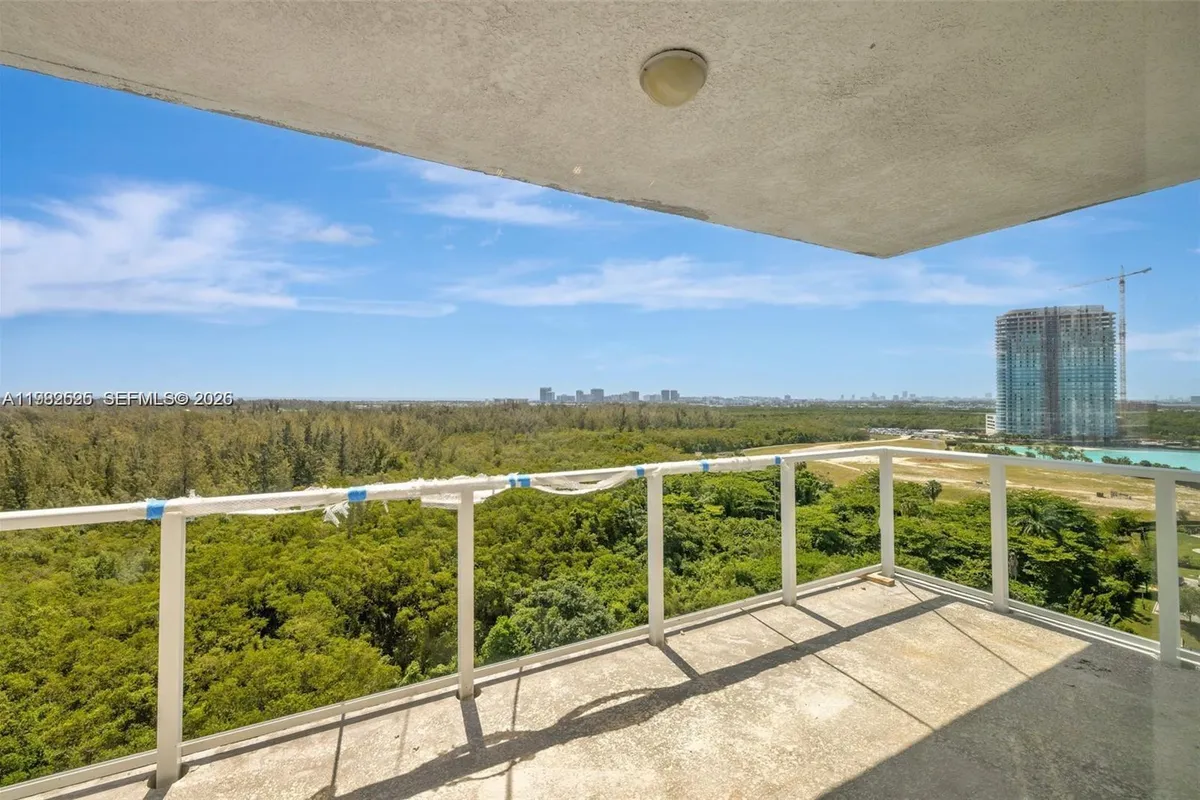 14951 Royal Oaks Ln # 1409, North Miami FL 33181