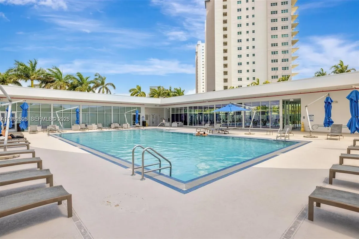 14951 Royal Oaks Ln # 1409, North Miami FL 33181