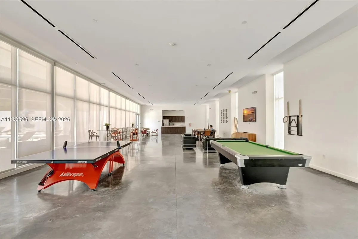 14951 Royal Oaks Ln # 1409, North Miami FL 33181