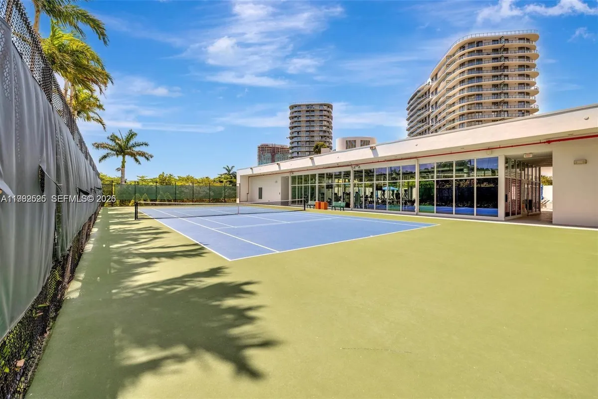 14951 Royal Oaks Ln # 1409, North Miami FL 33181