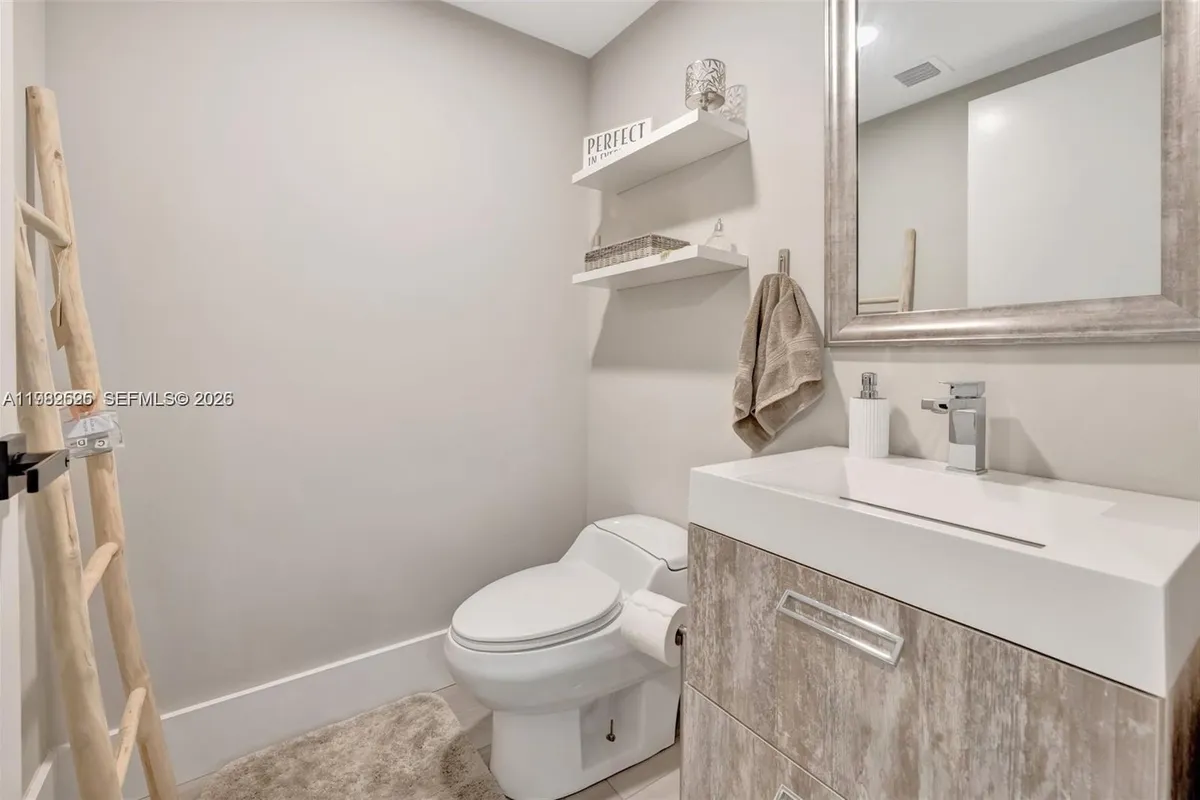 14951 Royal Oaks Ln # 1409, North Miami FL 33181