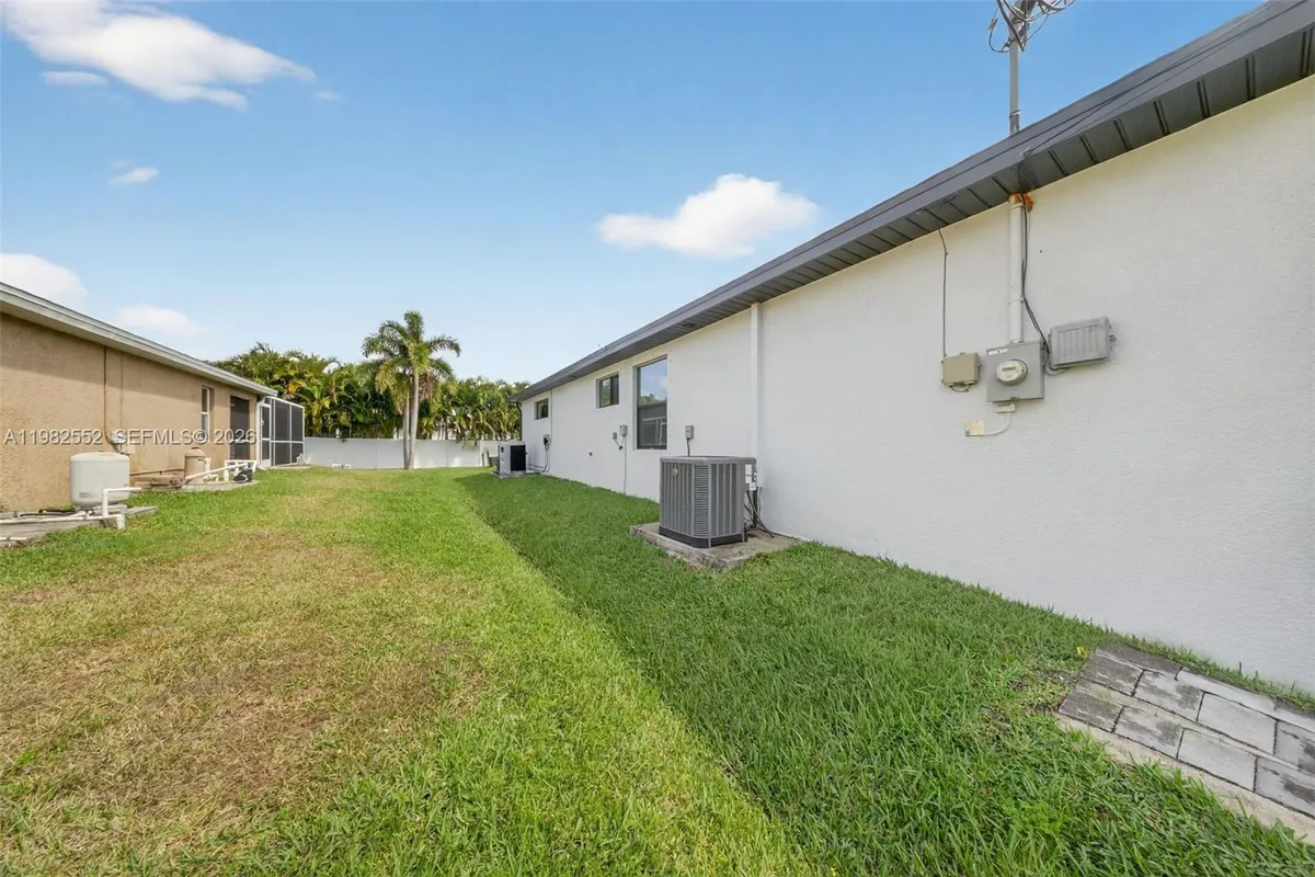 2205 SW 13TH ST, Cape Coral FL 33991