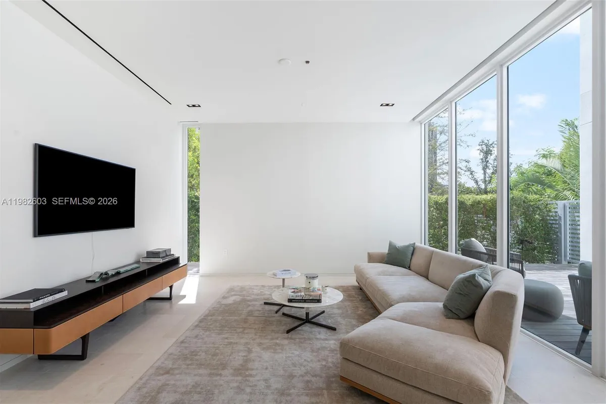 1011 W 48th St # 8, Miami Beach FL 33140