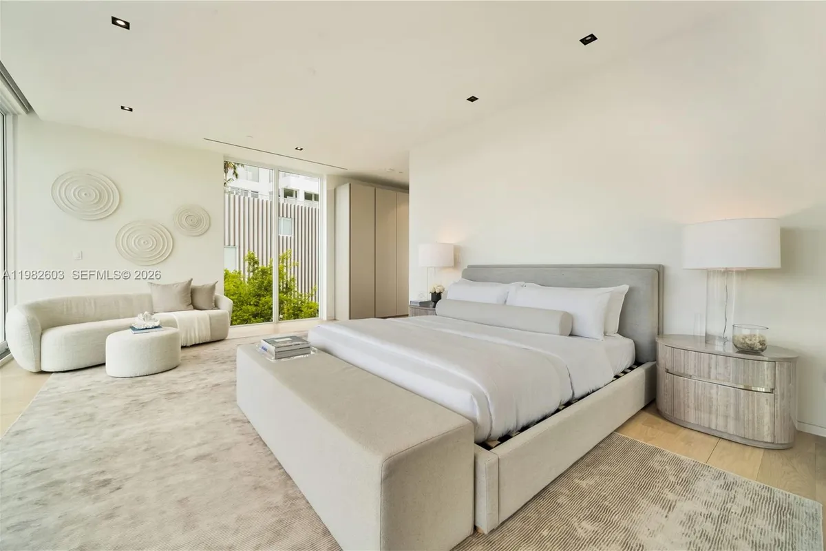 1011 W 48th St # 8, Miami Beach FL 33140