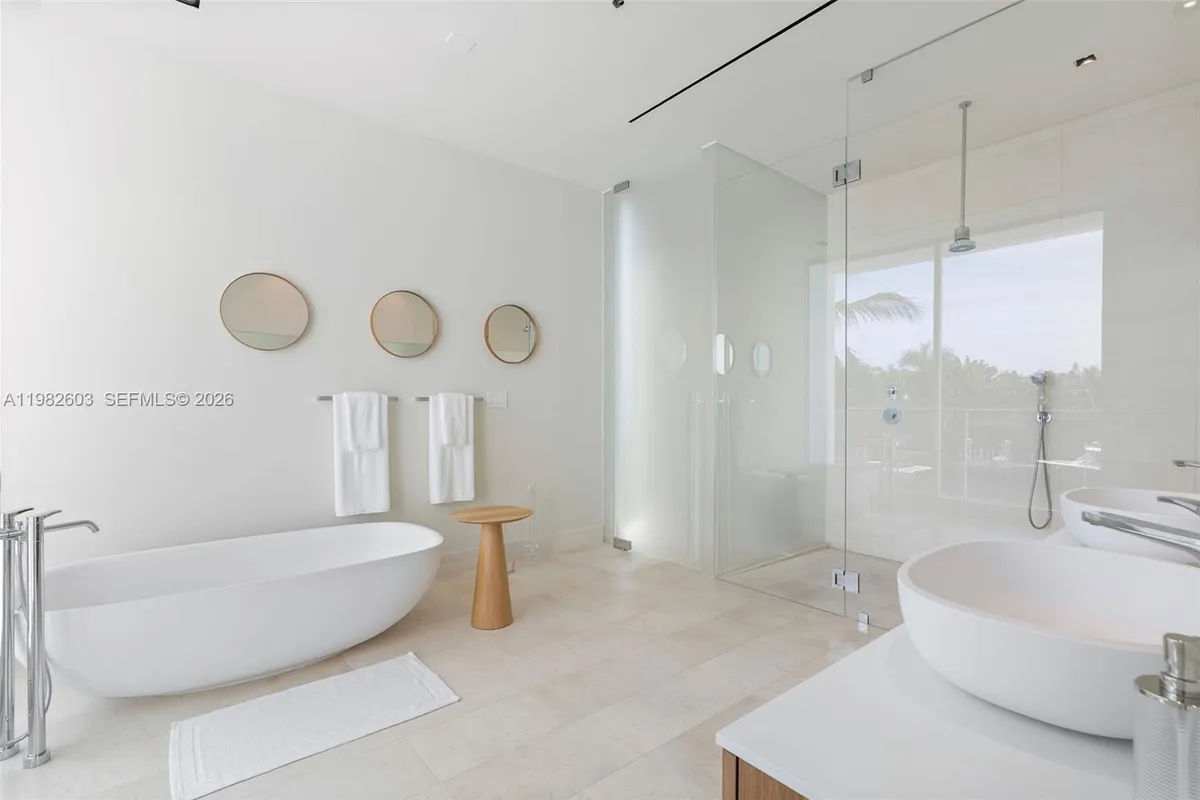 1011 W 48th St # 8, Miami Beach FL 33140