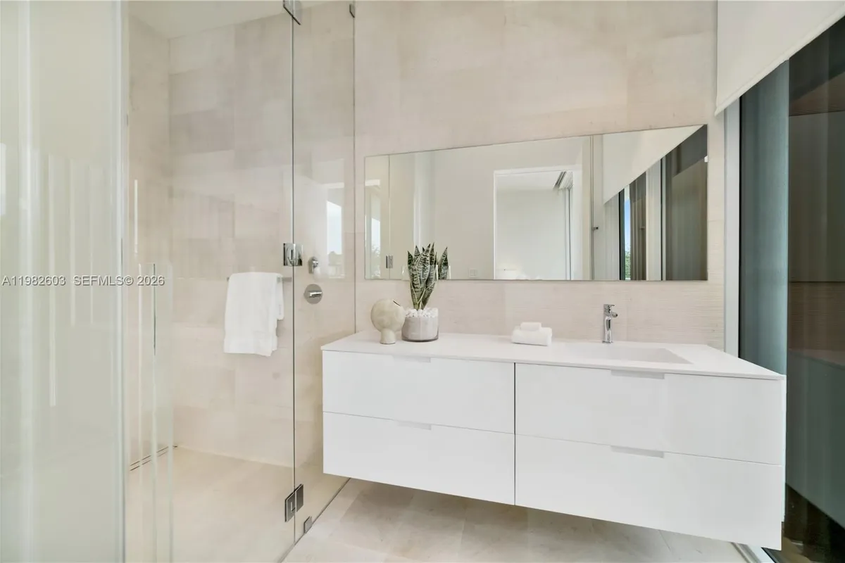 1011 W 48th St # 8, Miami Beach FL 33140