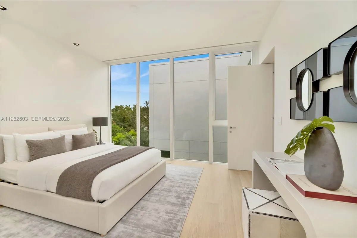 1011 W 48th St # 8, Miami Beach FL 33140