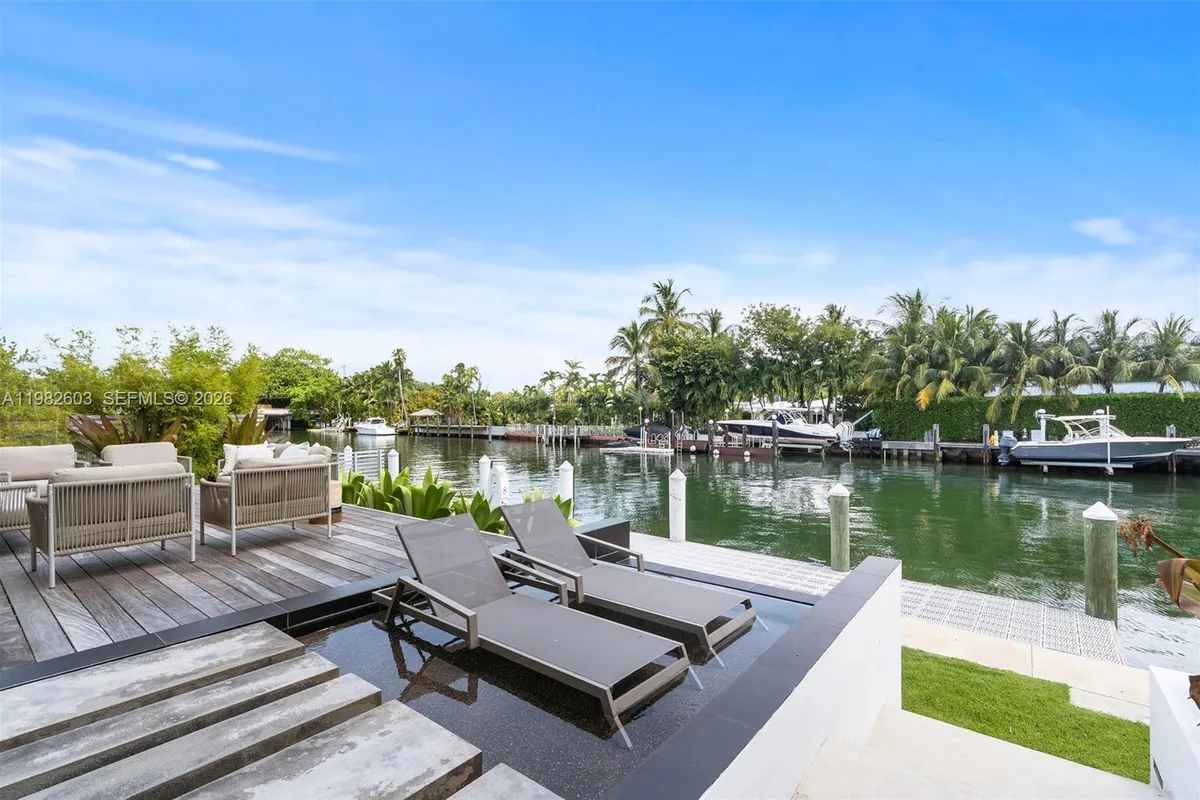 1011 W 48th St # 8, Miami Beach FL 33140