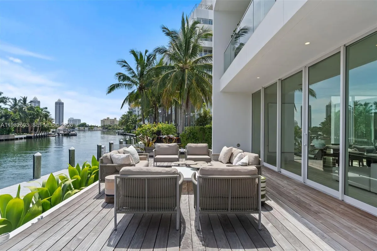 1011 W 48th St # 8, Miami Beach FL 33140