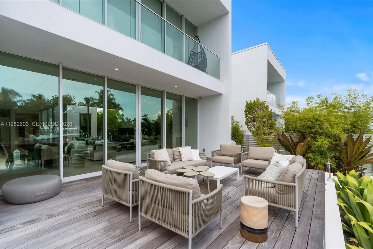 1011 W 48th St # 8, Miami Beach FL 33140