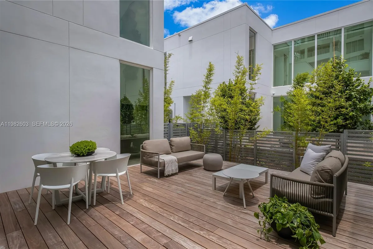 1011 W 48th St # 8, Miami Beach FL 33140