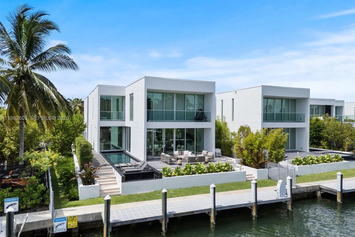 1011 W 48th St # 8, Miami Beach FL 33140