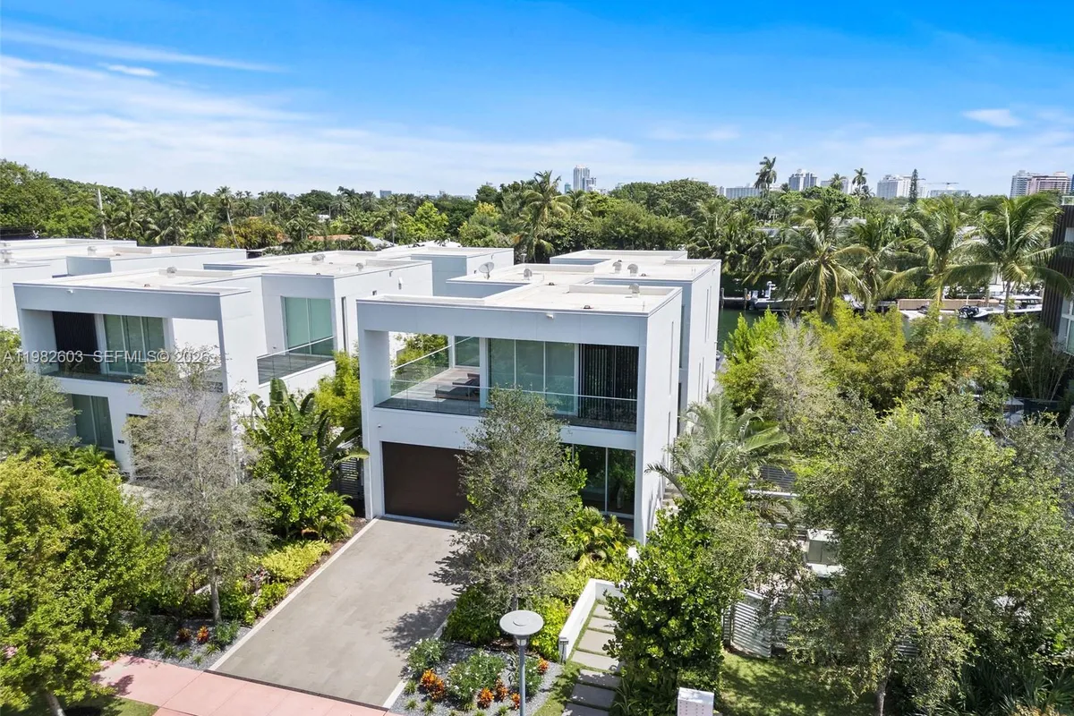 1011 W 48th St # 8, Miami Beach FL 33140