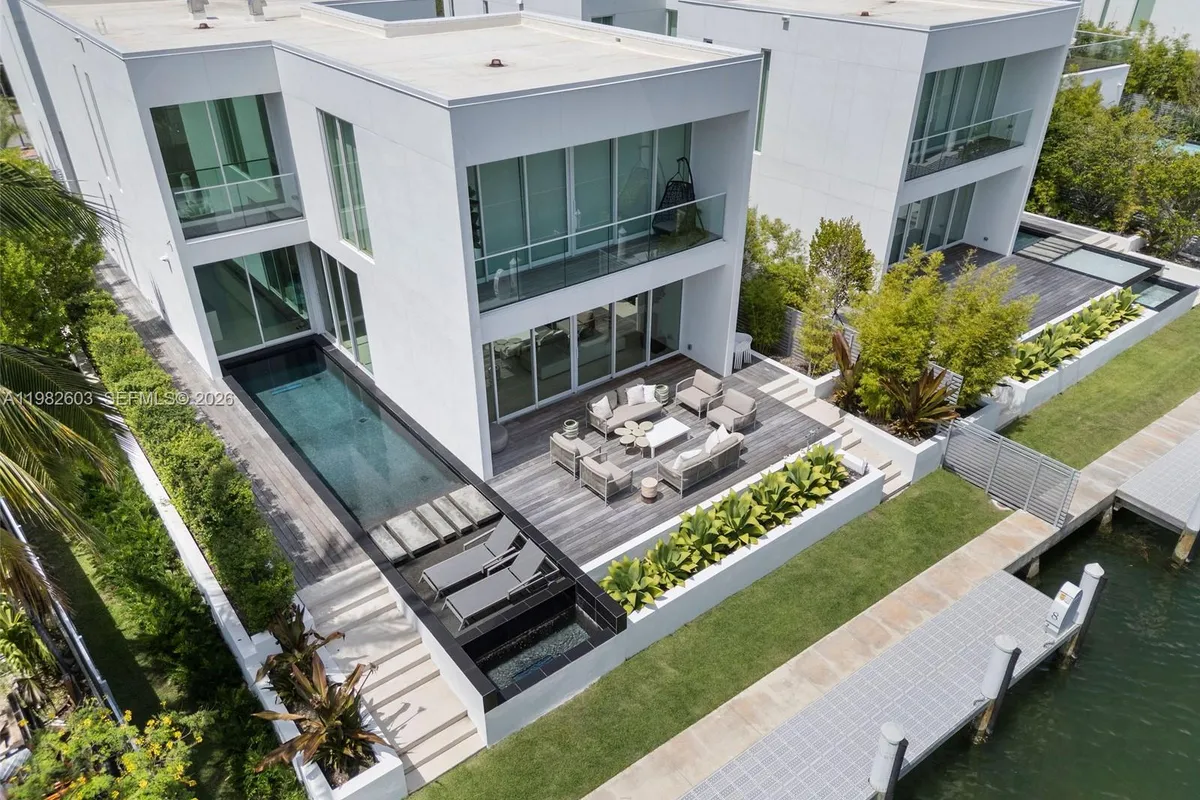 1011 W 48th St # 8, Miami Beach FL 33140