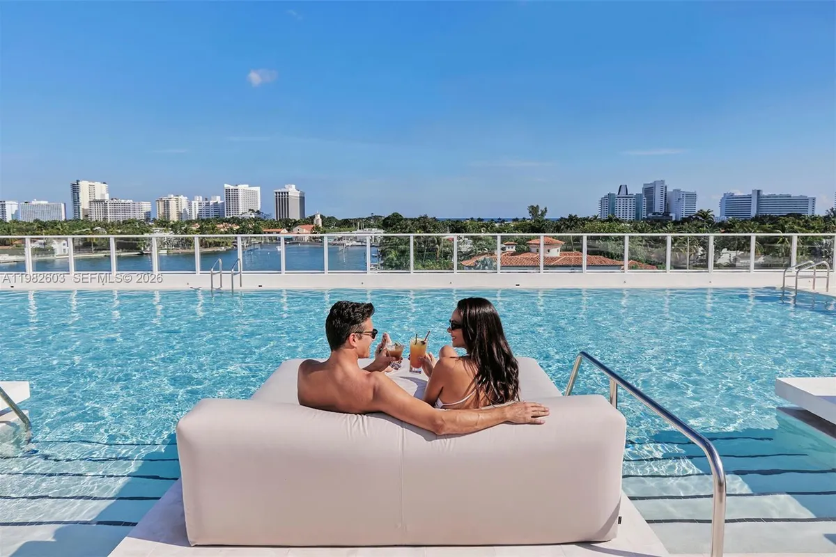 1011 W 48th St # 8, Miami Beach FL 33140