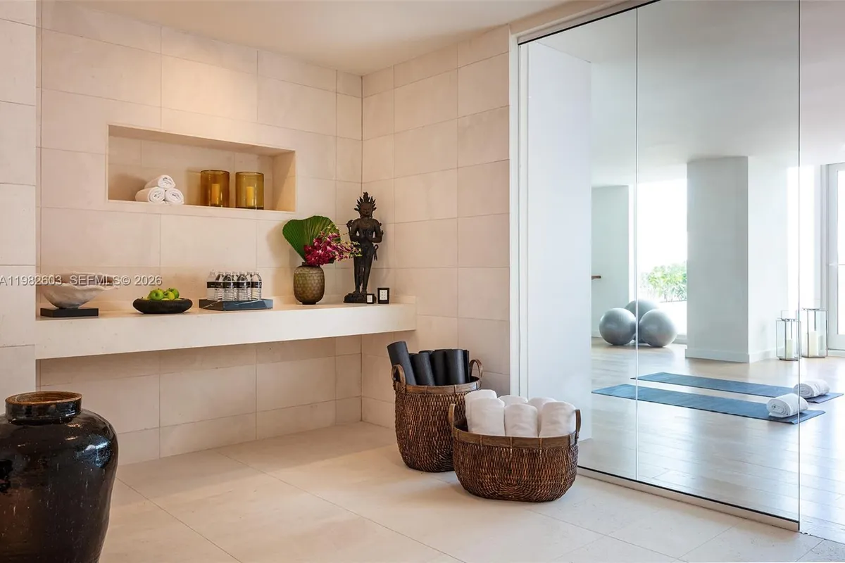 1011 W 48th St # 8, Miami Beach FL 33140