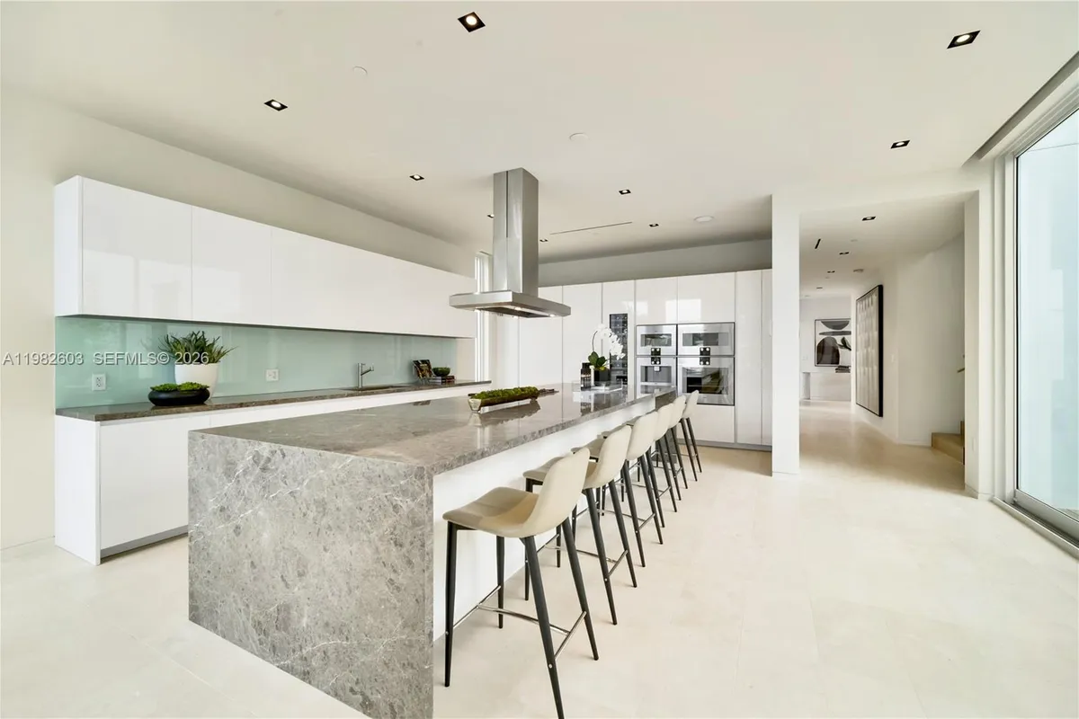 1011 W 48th St # 8, Miami Beach FL 33140