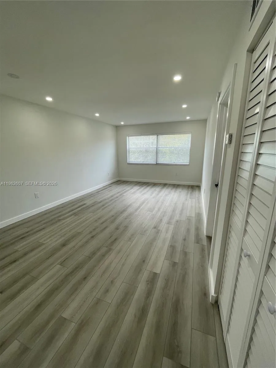 365 NE 125th St # 409, North Miami FL 33161