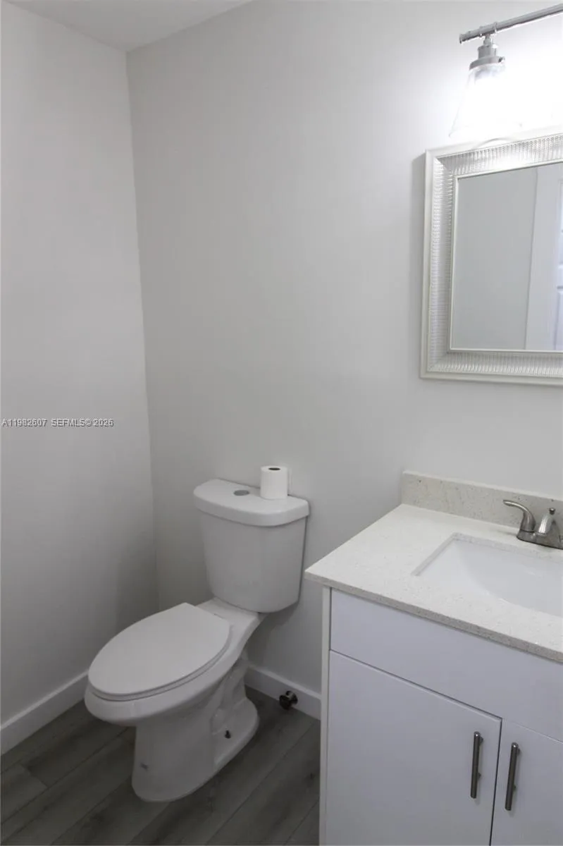 365 NE 125th St # 409, North Miami FL 33161