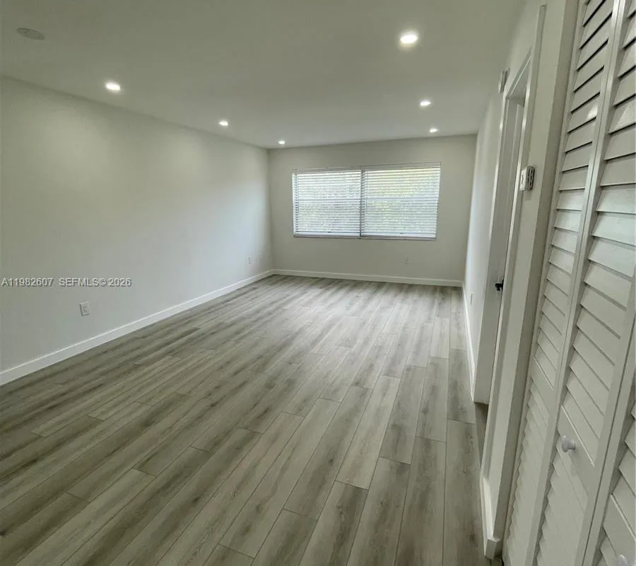 365 NE 125th St # 409, North Miami FL 33161