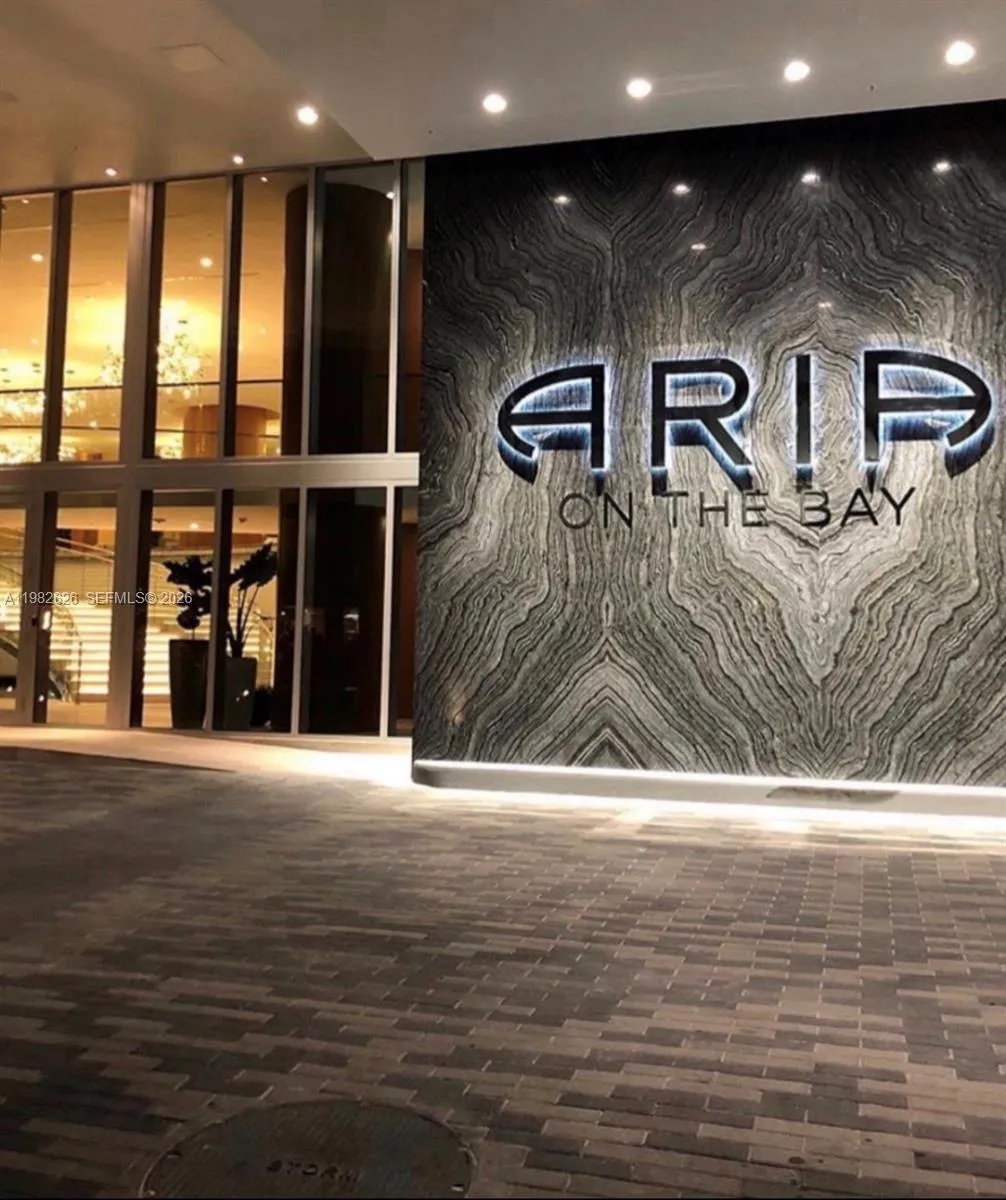 1 bedroom 1 bath for sale at 488 NE 18TH # 2703, Miami FL 33132