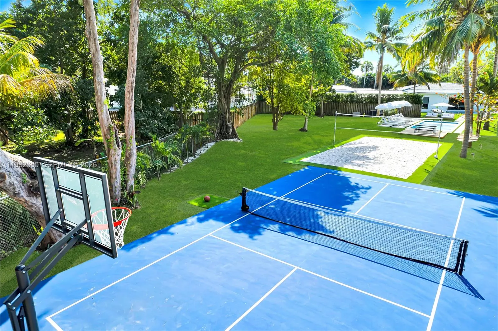 995 NE 107th St, Miami FL 33161