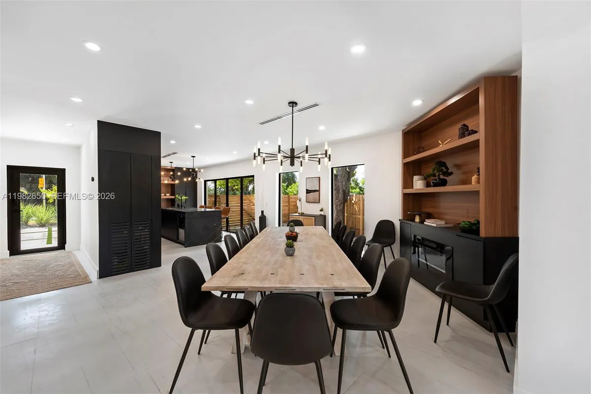 995 NE 107th St, Miami FL 33161