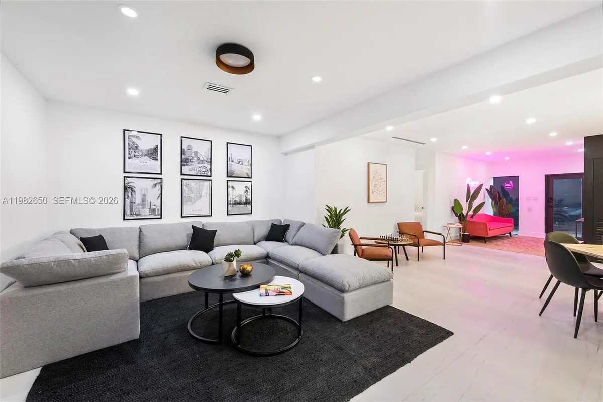 995 NE 107th St, Miami FL 33161