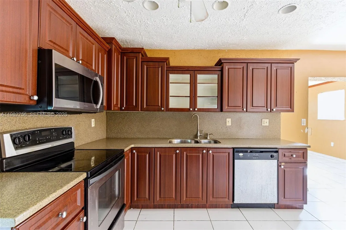 6600 NW 26th St, Sunrise FL 33313