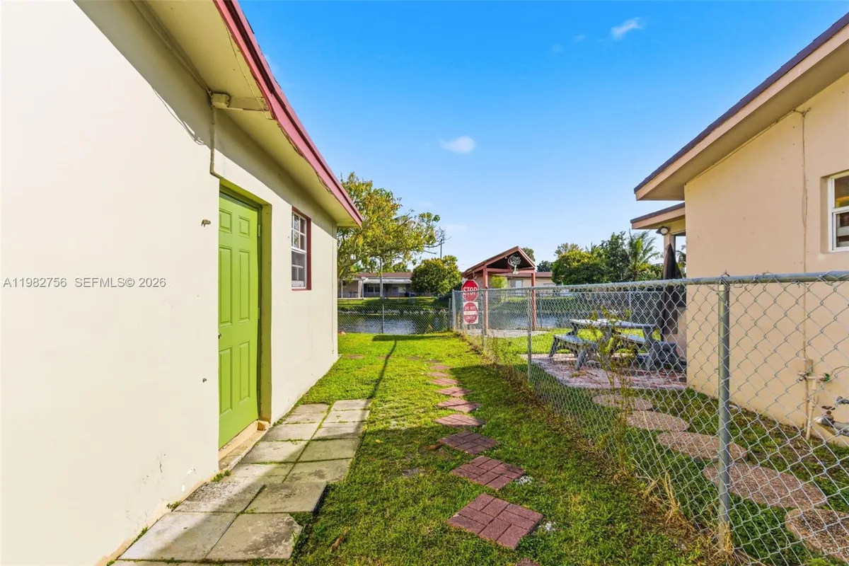 6600 NW 26th St, Sunrise FL 33313