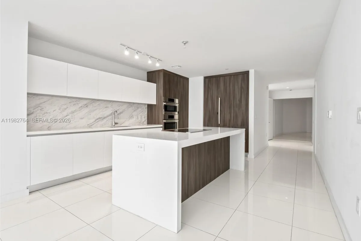 851 NE 1st Ave # 4801, Miami FL 33132