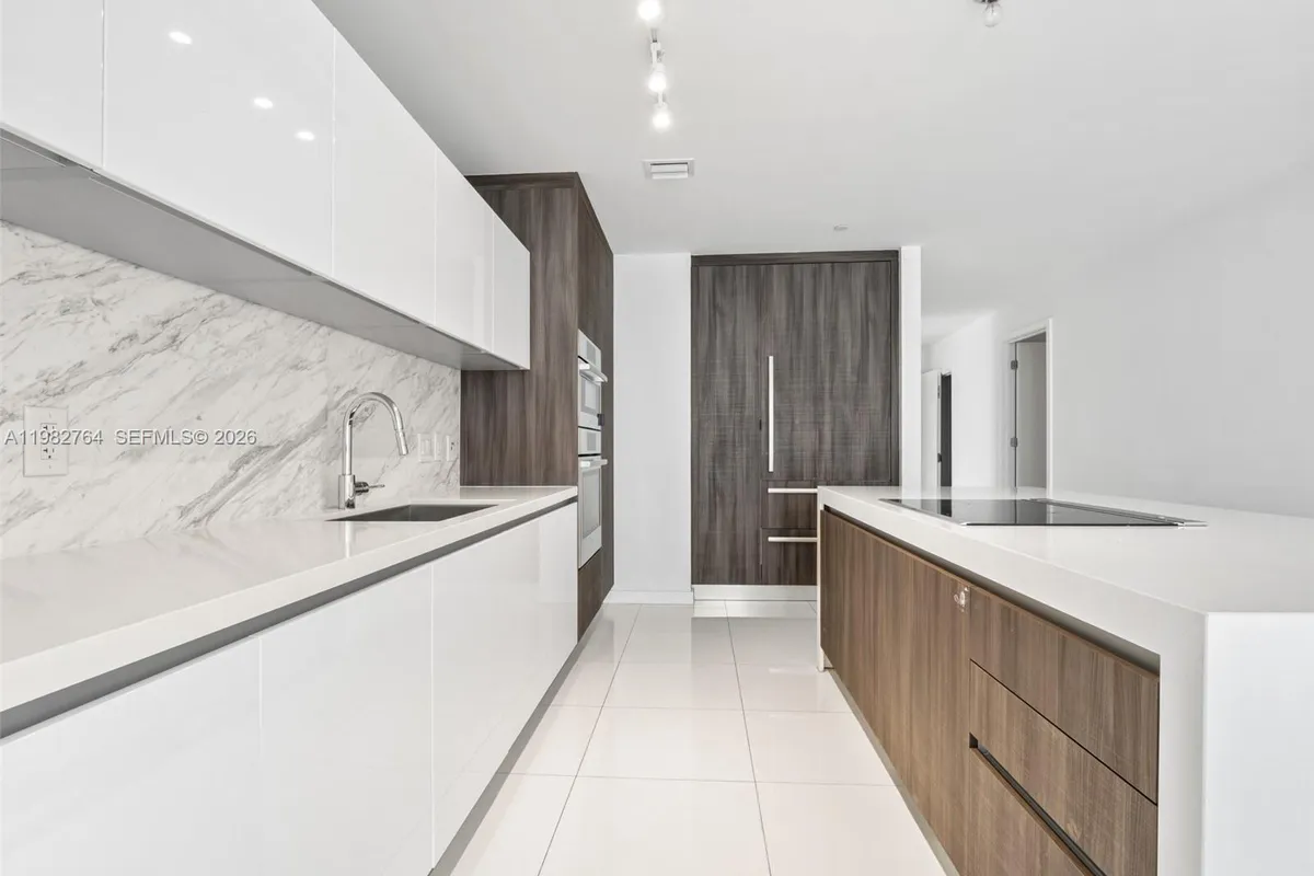 851 NE 1st Ave # 4801, Miami FL 33132