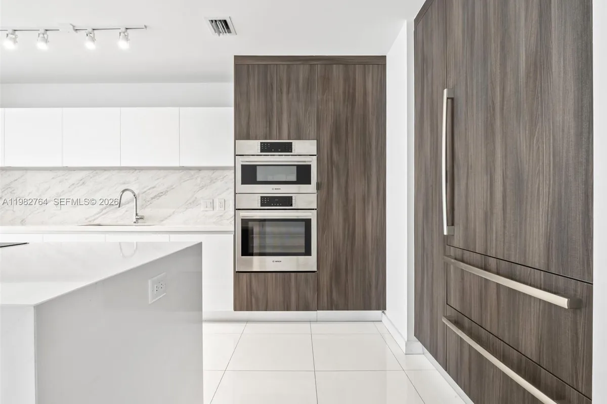 851 NE 1st Ave # 4801, Miami FL 33132