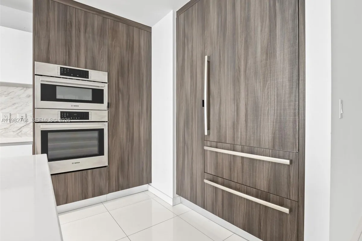 851 NE 1st Ave # 4801, Miami FL 33132