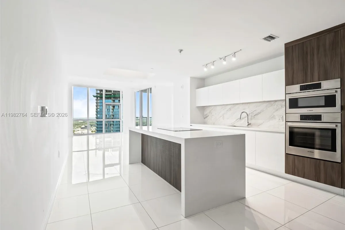 851 NE 1st Ave # 4801, Miami FL 33132