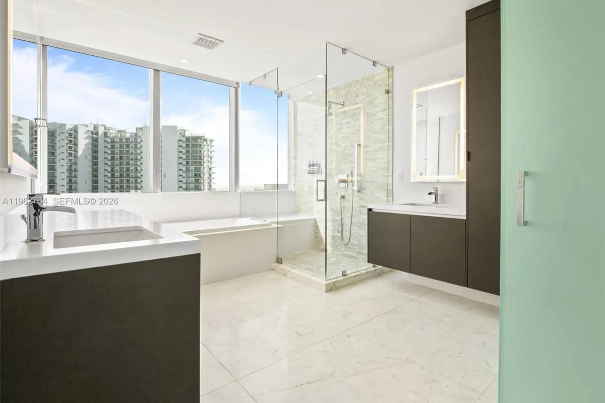 851 NE 1st Ave # 4801, Miami FL 33132