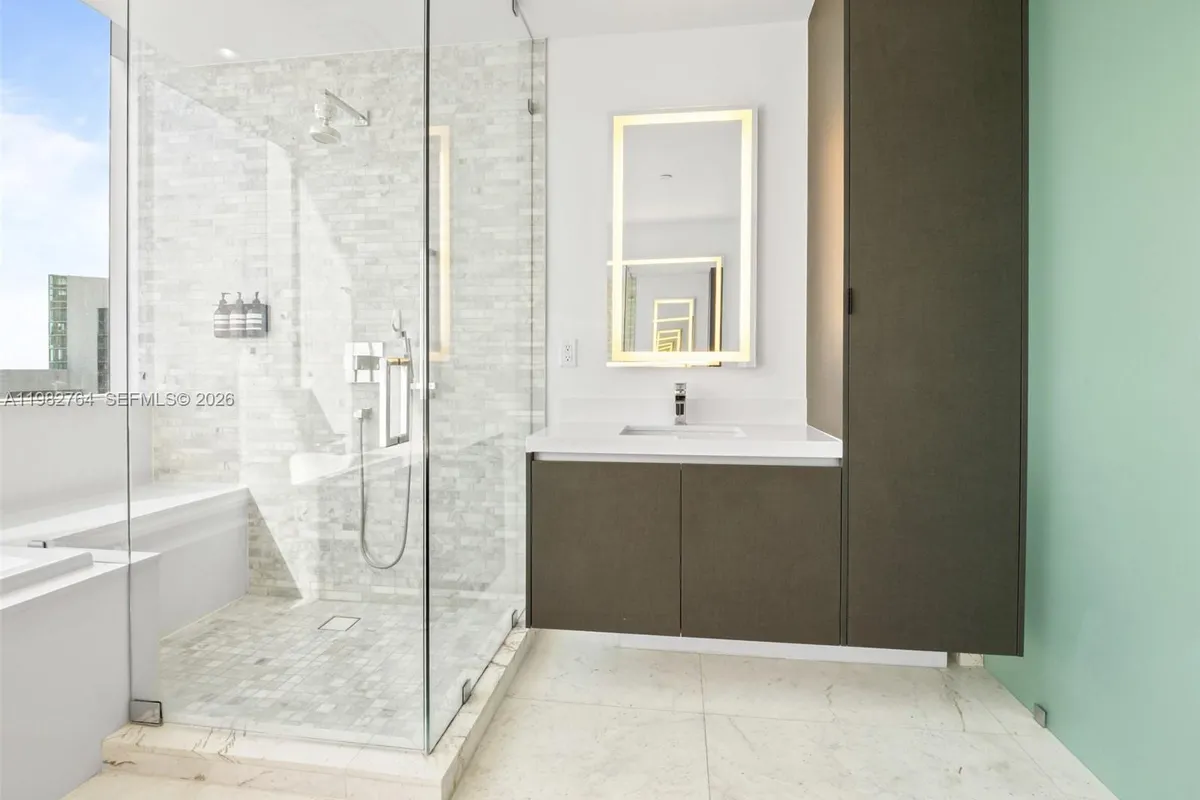 851 NE 1st Ave # 4801, Miami FL 33132