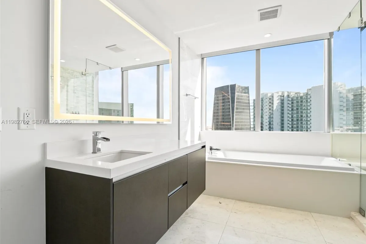 851 NE 1st Ave # 4801, Miami FL 33132