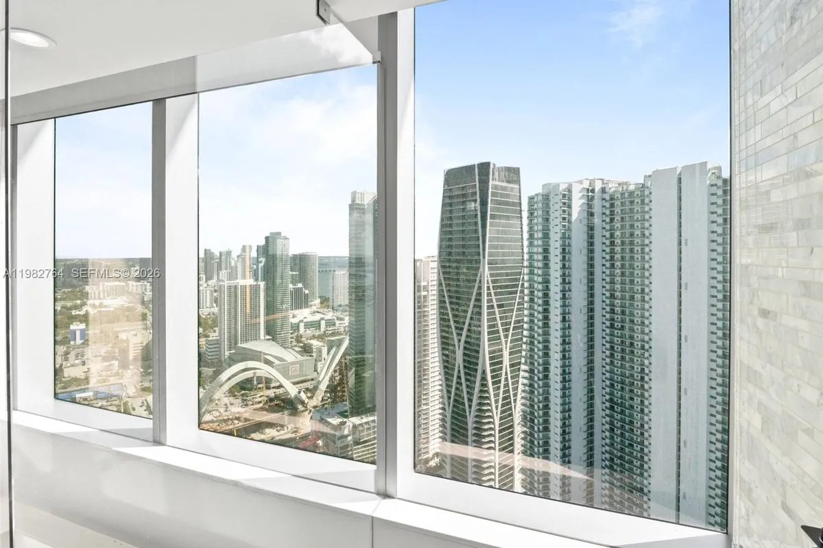 851 NE 1st Ave # 4801, Miami FL 33132