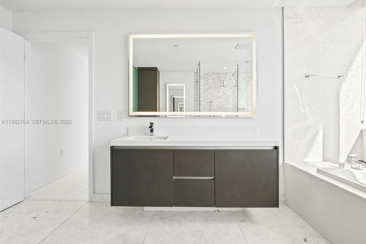 851 NE 1st Ave # 4801, Miami FL 33132