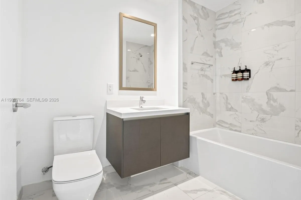 851 NE 1st Ave # 4801, Miami FL 33132