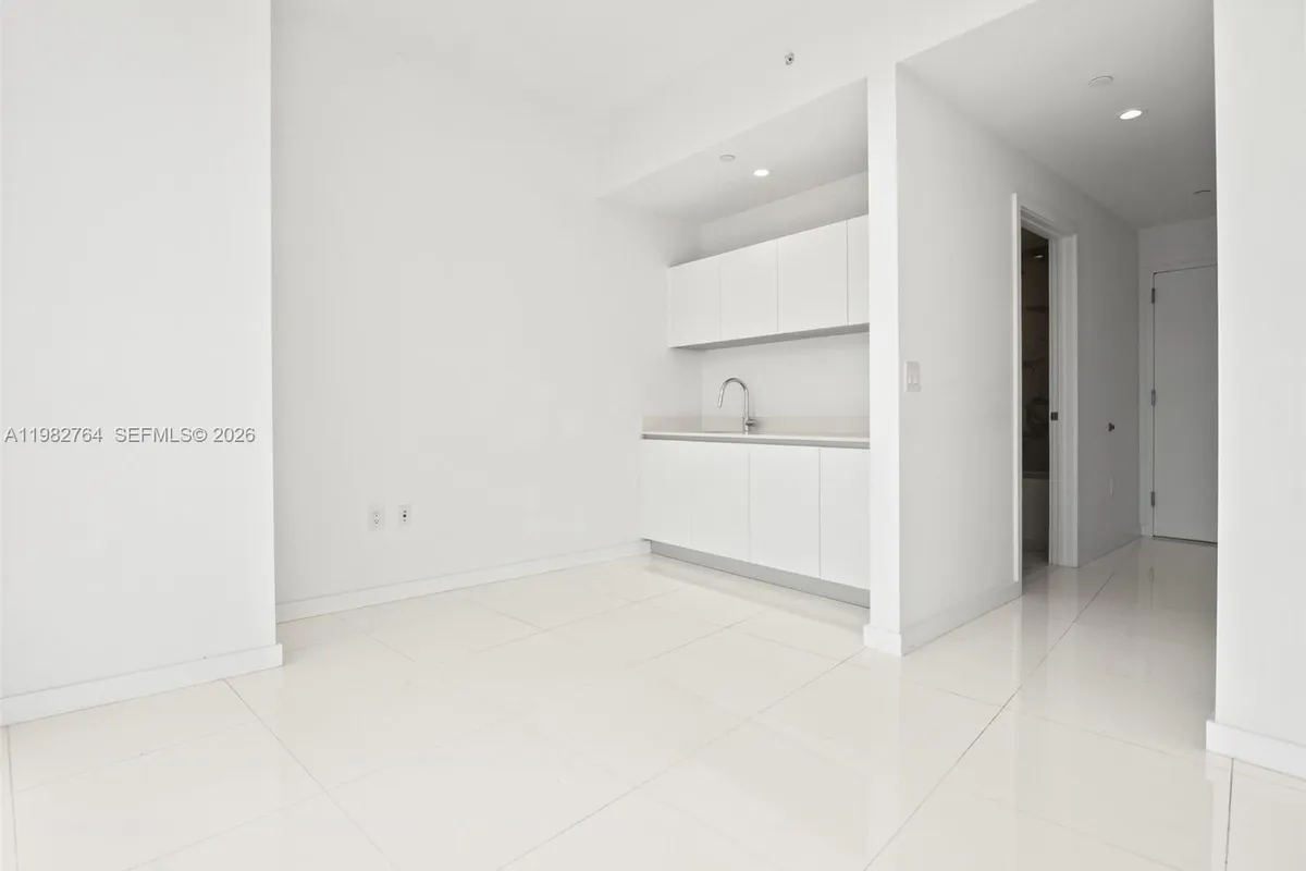 851 NE 1st Ave # 4801, Miami FL 33132