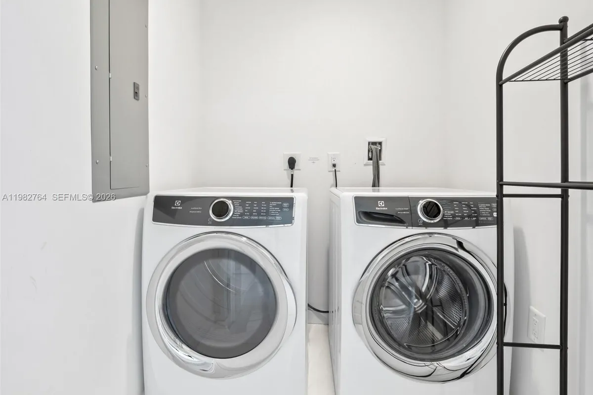 851 NE 1st Ave # 4801, Miami FL 33132