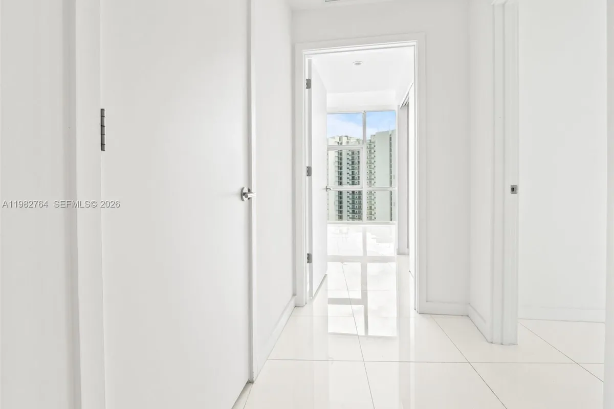 851 NE 1st Ave # 4801, Miami FL 33132