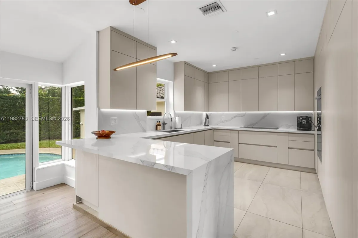 500 NE 51st St, Miami FL 33137