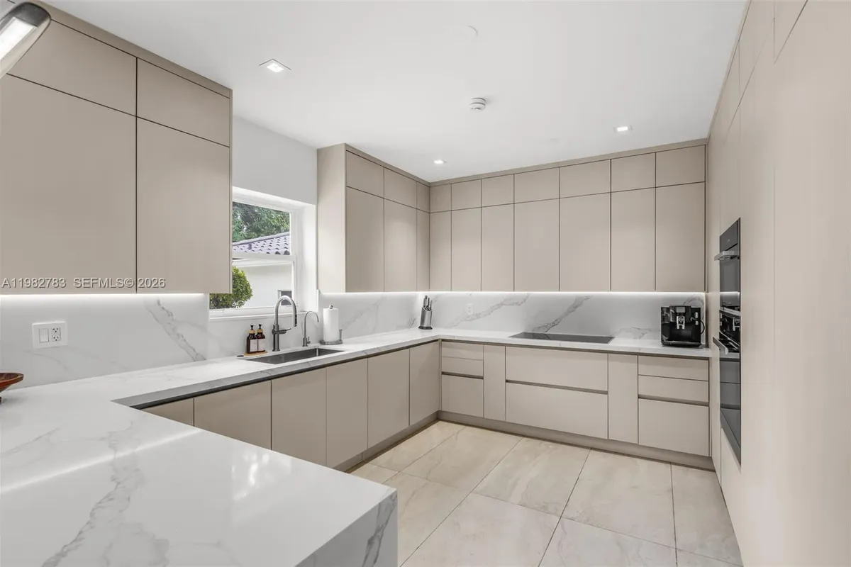 500 NE 51st St, Miami FL 33137